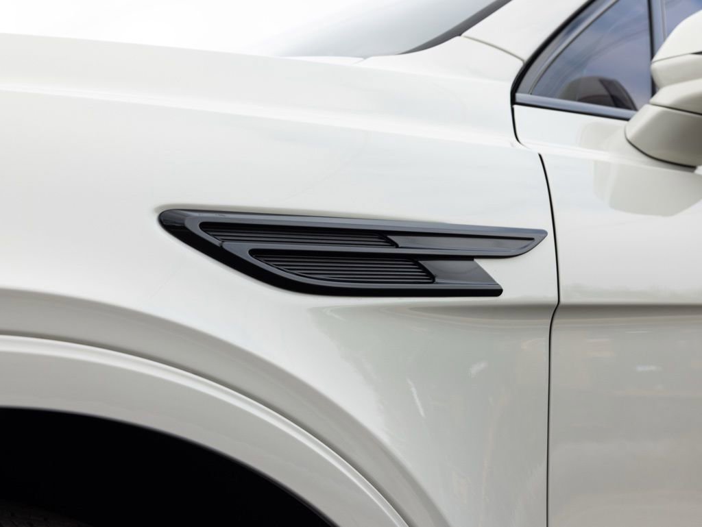 Used 2023 Bentley Bentayga Extended Wheelbase image 21