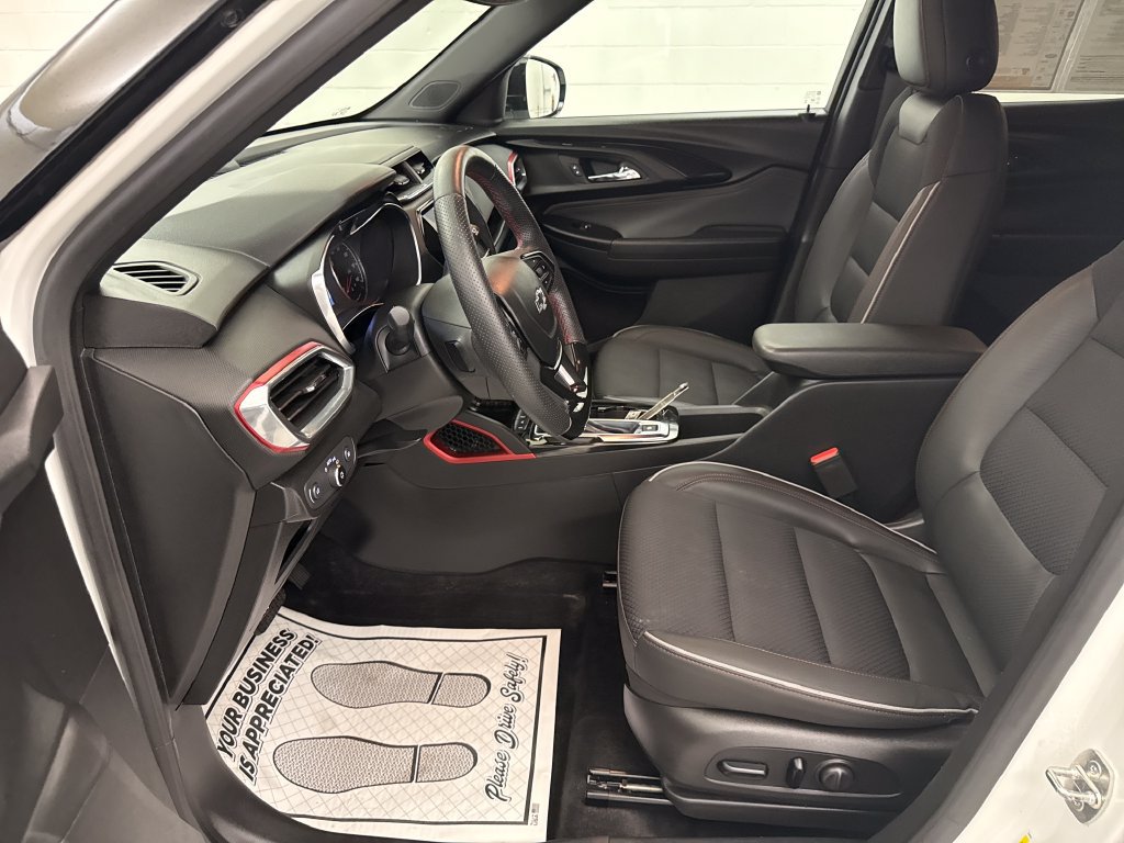 Used 2023 Chevrolet TrailBlazer RS w/ Sun and Liftgate Package AWD/4WD image 13