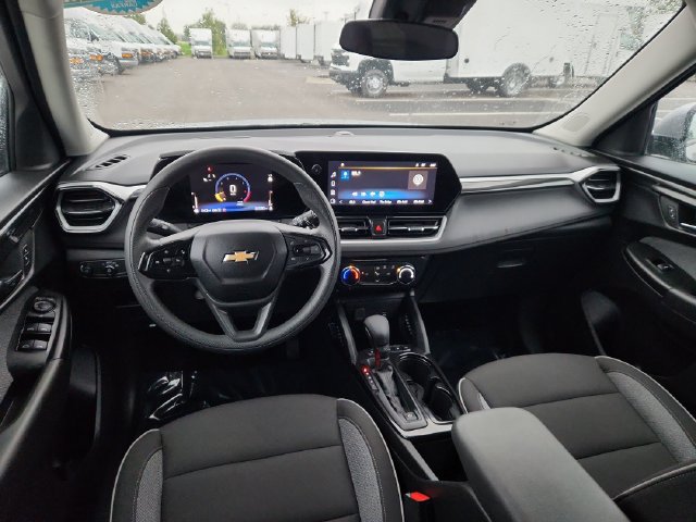 Used 2025 Chevrolet TrailBlazer LT AWD/4WD image 30