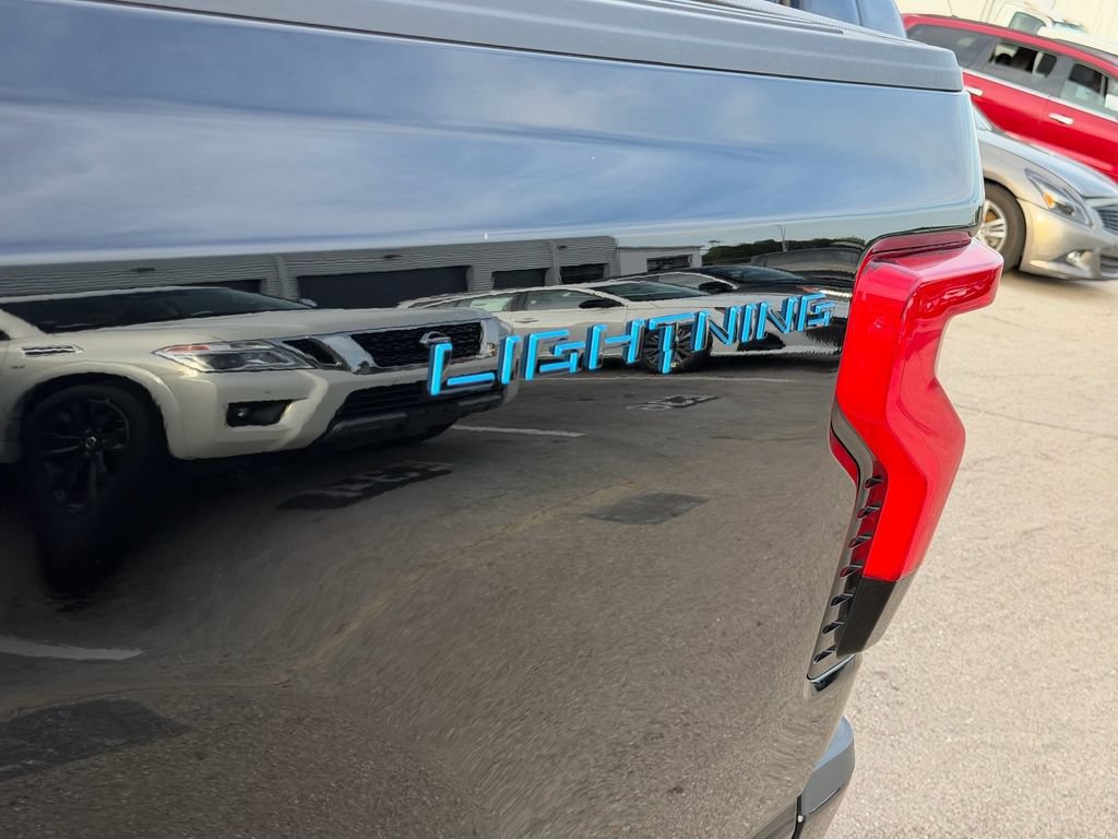 Used 2025 Ford F150 Lightning XLT AWD/4WD image 16