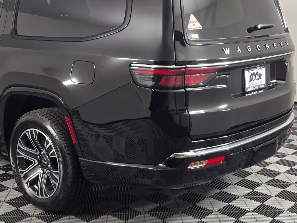New 2025 Jeep Wagoneer L 4WD w/ HD Trailer Tow Package image 14