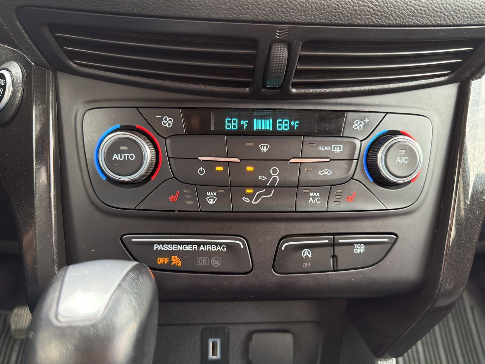 Used 2017 Ford Escape Titanium image 32