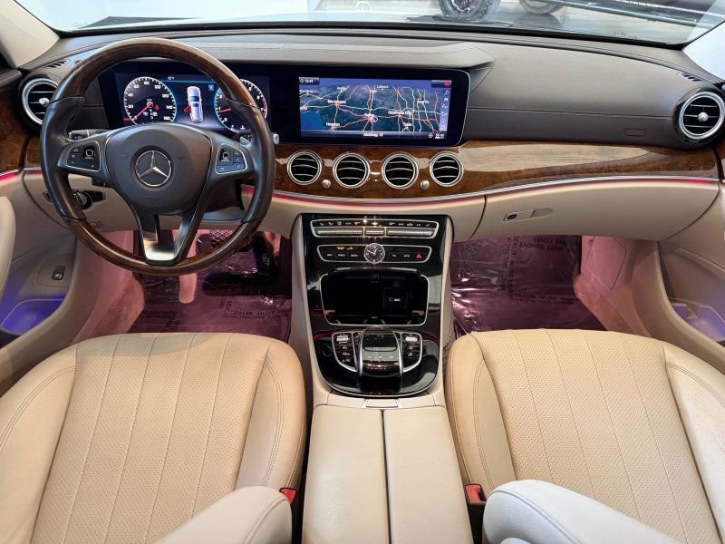 Used 2018 Mercedes-Benz E 400 4MATIC Wagon w/ Premium 2 Package image 21