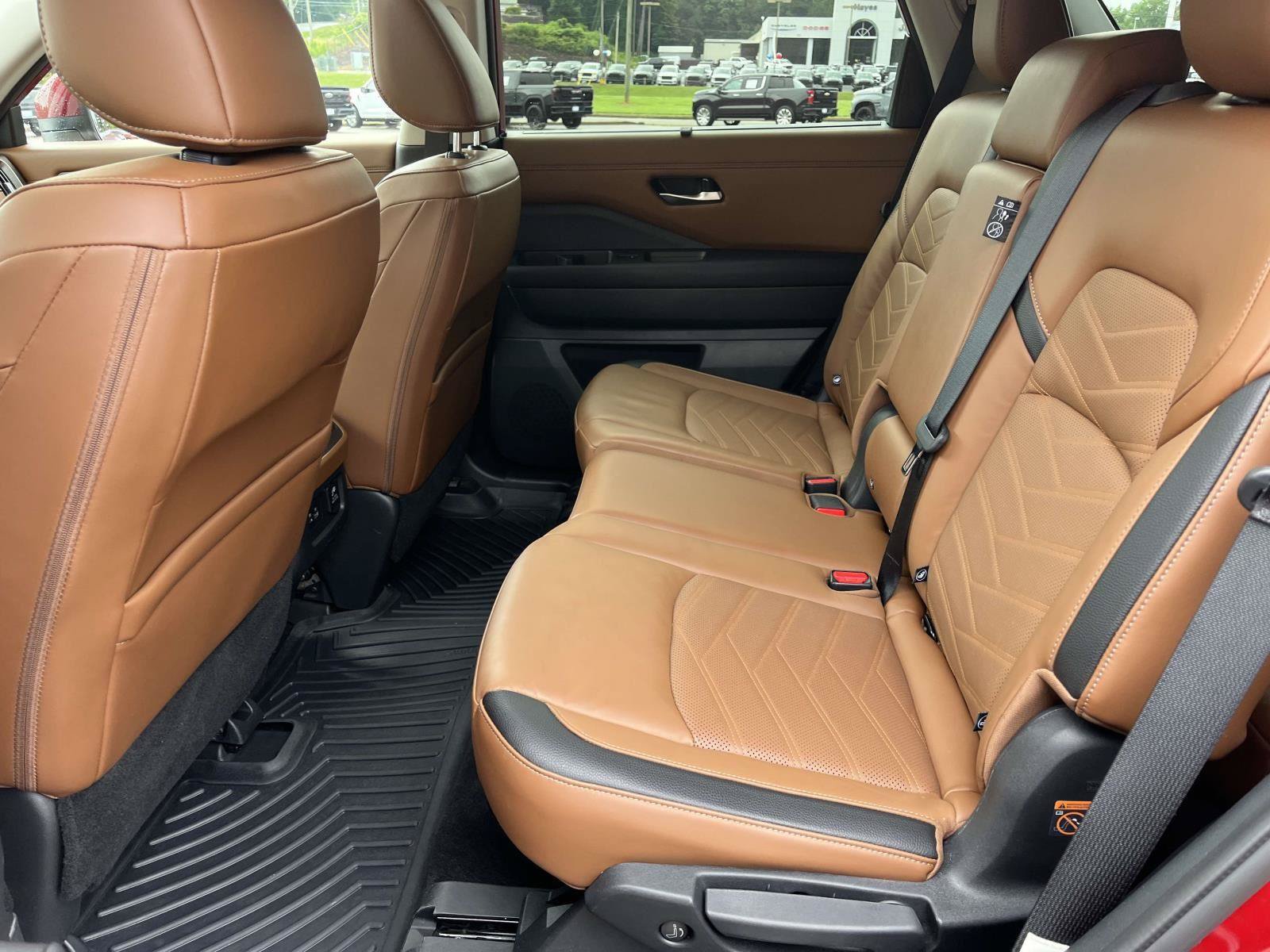 Used 2023 Nissan Pathfinder Platinum w/ Cargo Package FWD image 13