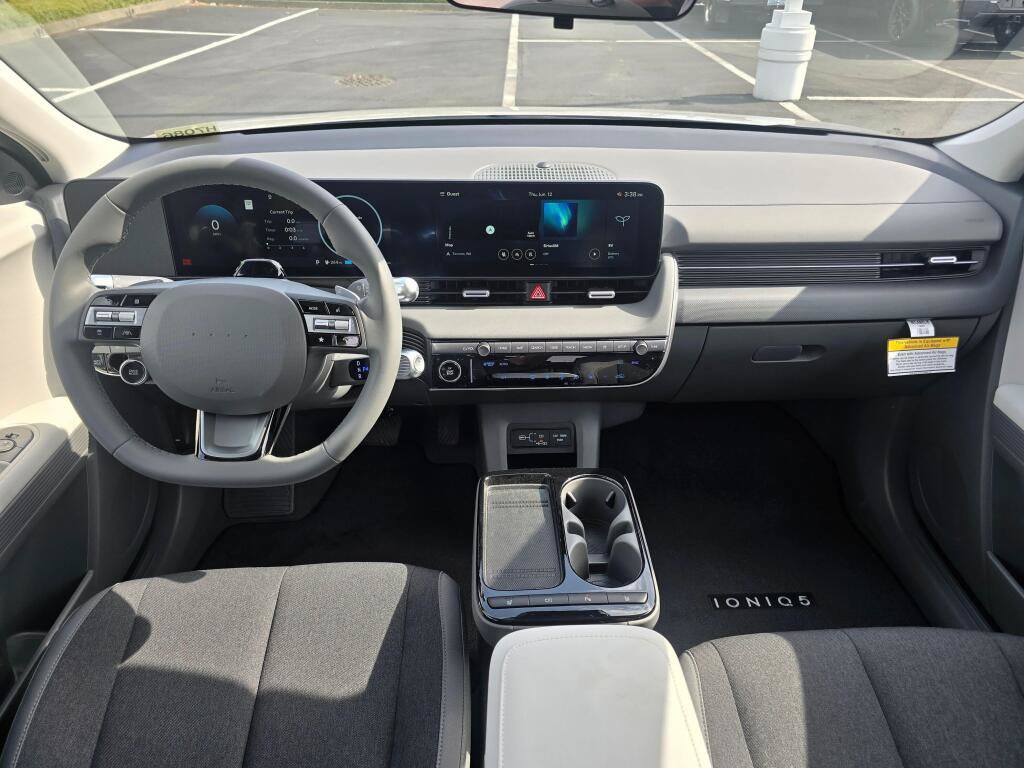 New 2025 Hyundai Ioniq 5 SE AWD/4WD image 17