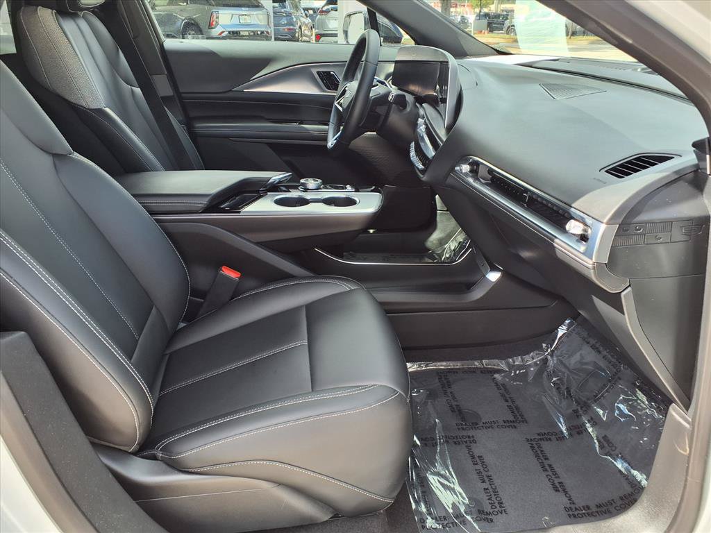 Certified 2024 Cadillac Lyriq Tech w/ Driver Assist Package RWD image 9