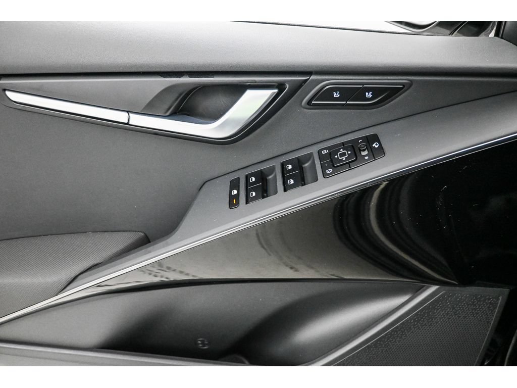 Certified 2025 Kia Niro Wave w/ Wave Preserve Package FWD image 17