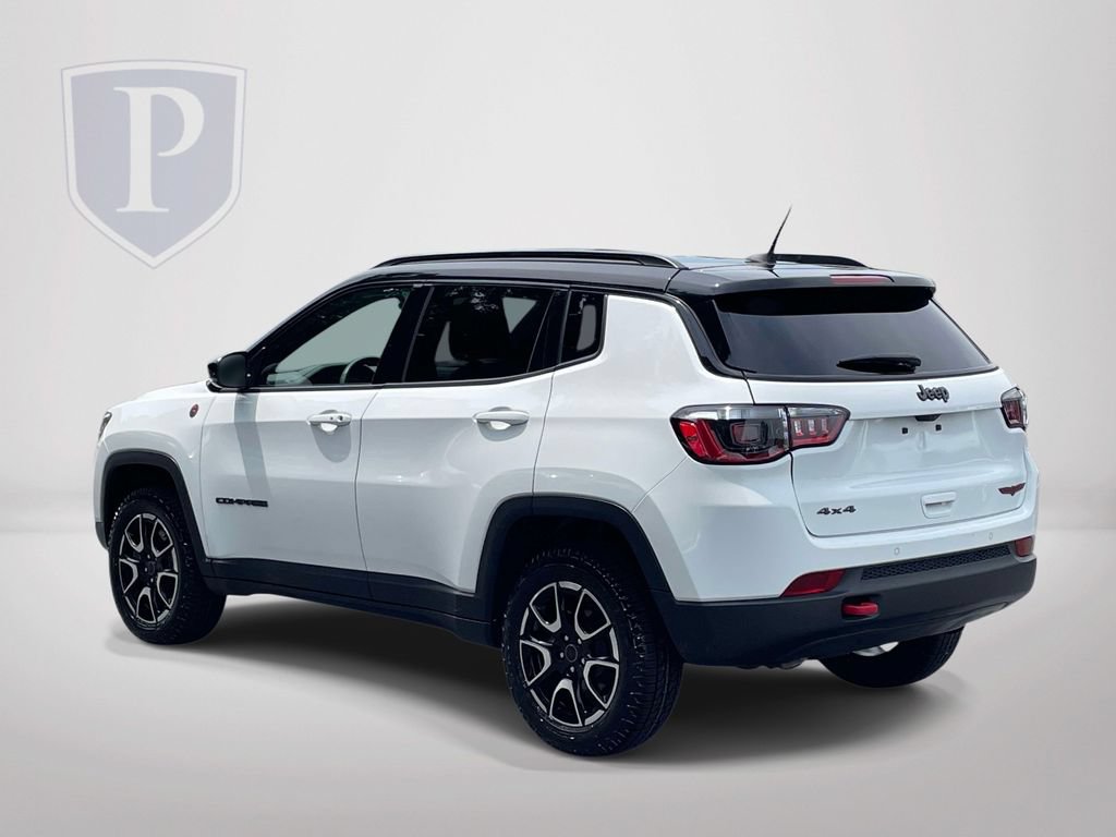 Certified 2025 Jeep Compass Trailhawk AWD/4WD image 6