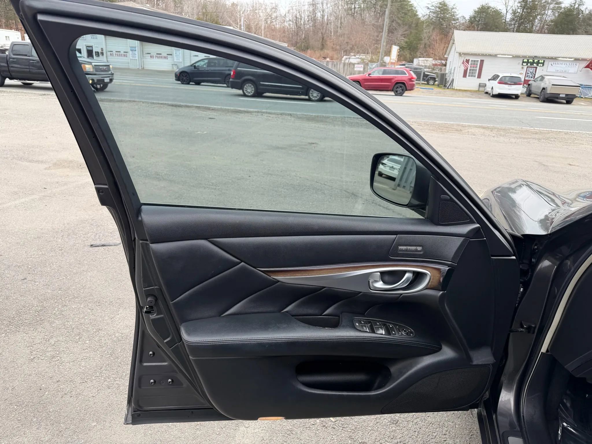 Used 2013 INFINITI M35 w/ Premium Pkg image 19