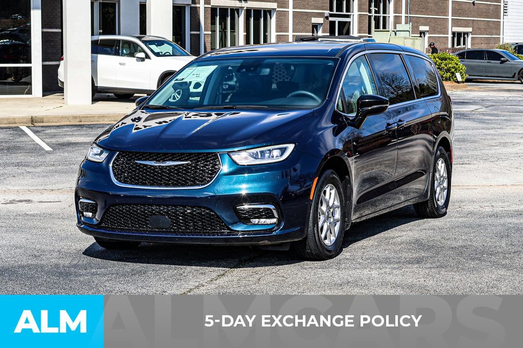Used 2024 Chrysler Pacifica Touring-L image 4