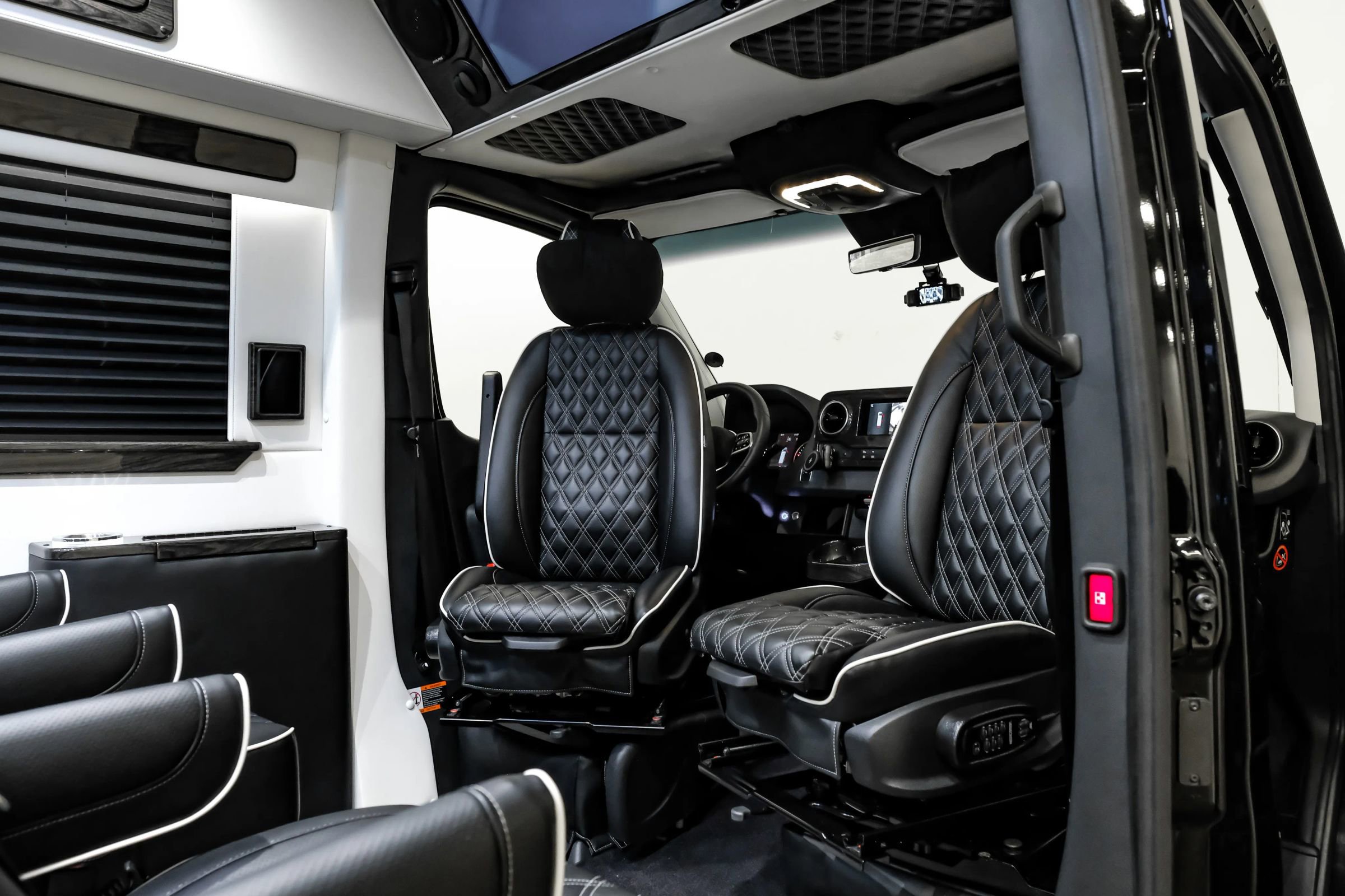 Used 2024 Mercedes-Benz Sprinter 3500 image 39