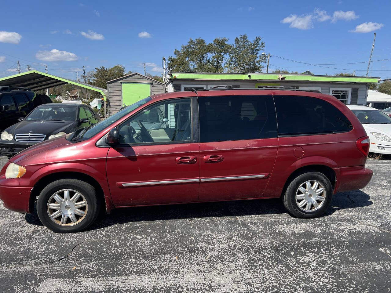 Used 2006 Chrysler Town & Country Touring image 7