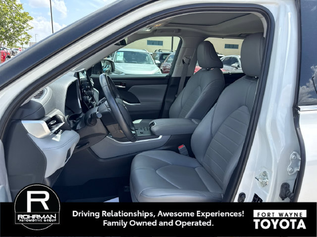 Used 2021 Toyota Highlander XLE FWD image 8