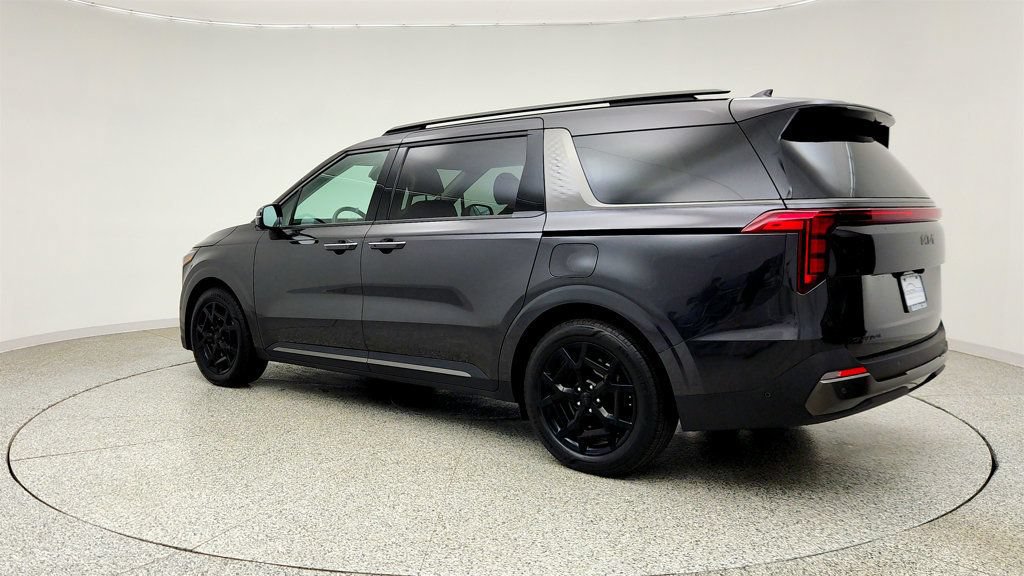 Used 2025 Kia Carnival SX w/ SX Dark Edition Package FWD image 6
