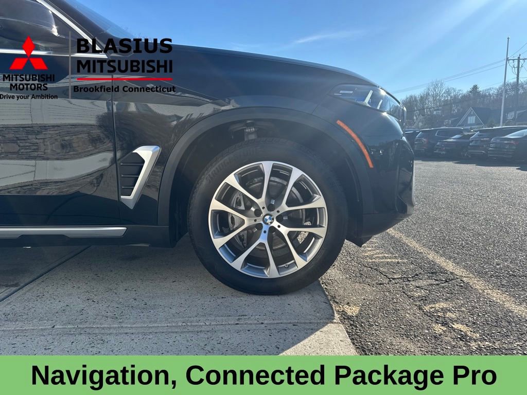 Used 2024 BMW X5 xDrive40i w/ Premium Package image 11