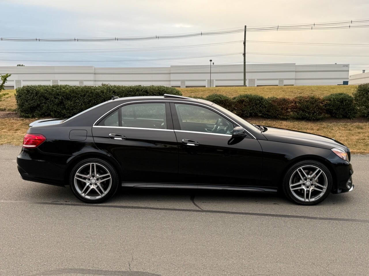Used 2014 Mercedes-Benz E 350 4MATIC Sedan image 2