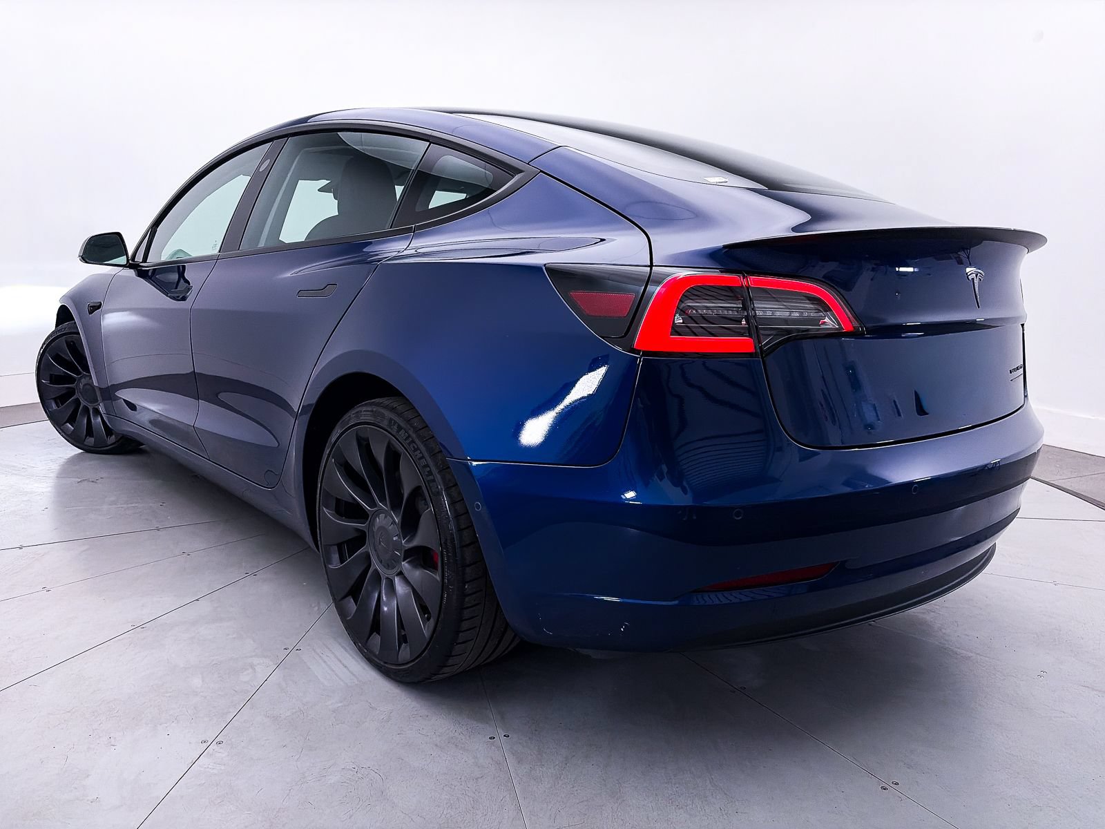 Used 2021 Tesla Model 3 Performance AWD/4WD image 2