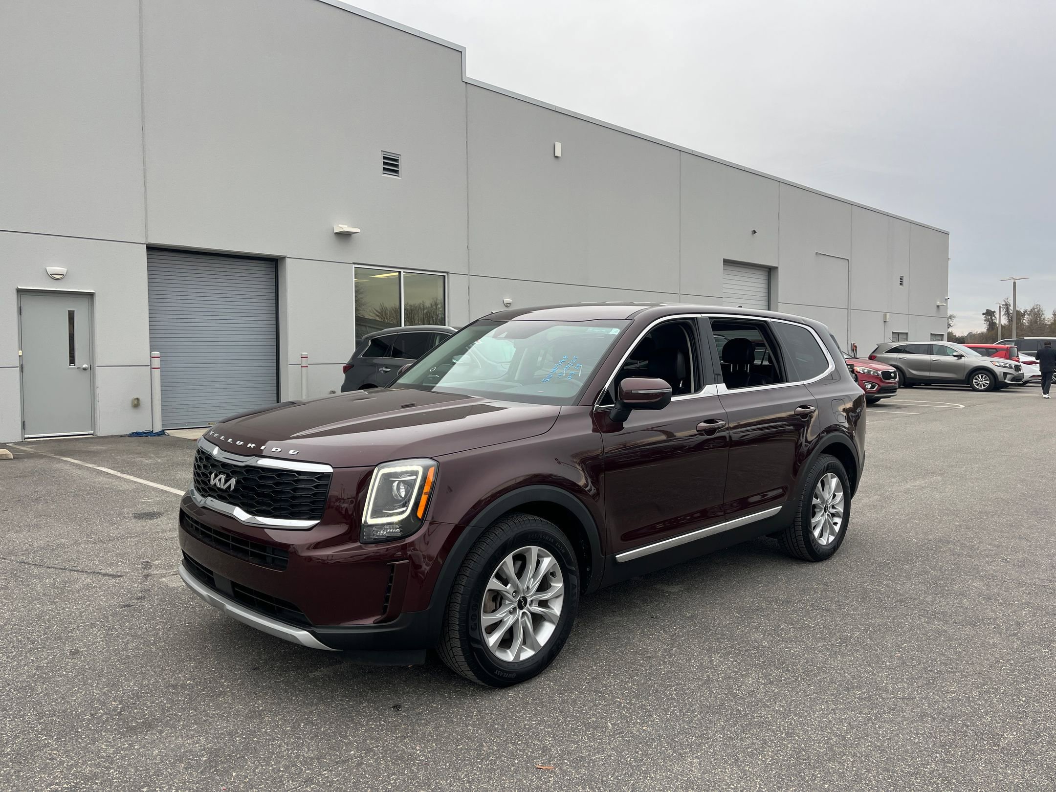 Used 2022 Kia Telluride LX image 3