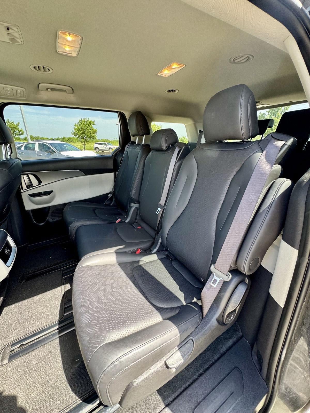 Certified 2024 Kia Carnival LX FWD image 13
