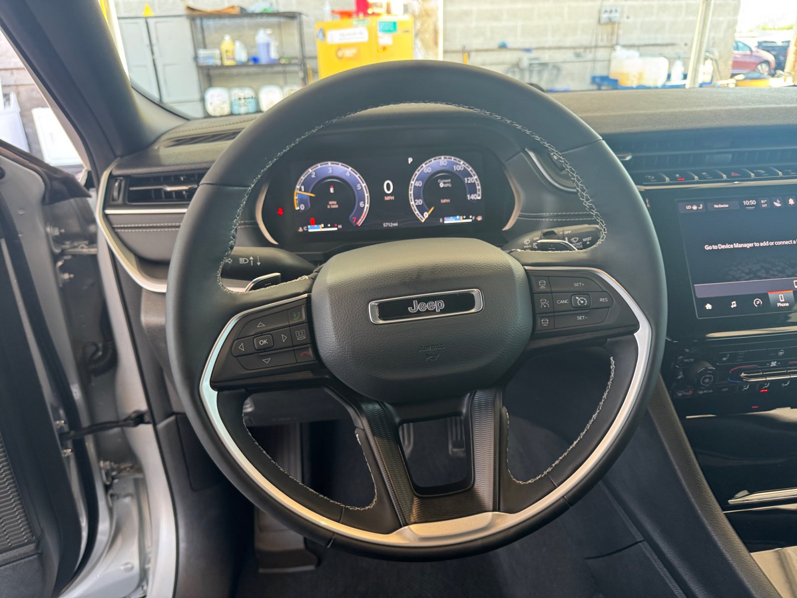 Used 2025 Jeep Grand Cherokee Laredo w/ Luxury Tech Group I AWD/4WD image 15