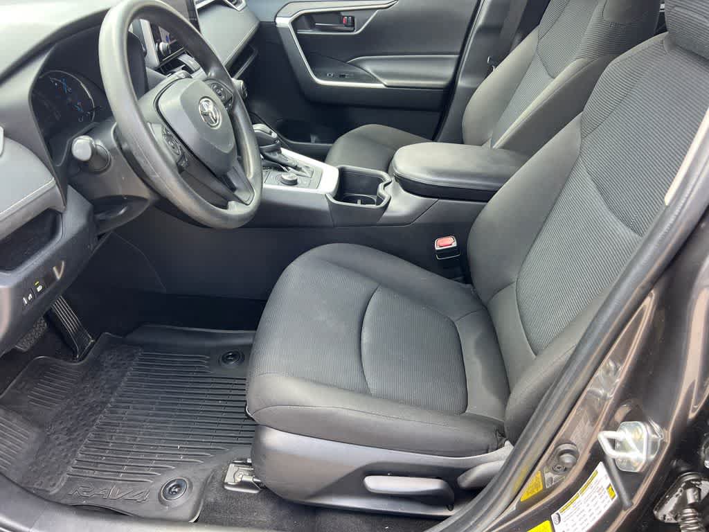 Used 2024 Toyota RAV4 LE AWD/4WD image 9