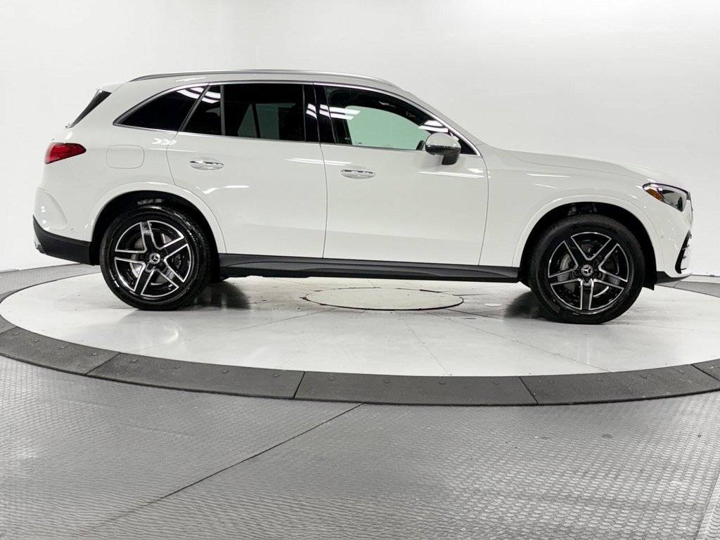 Used 2025 Mercedes-Benz GLC 350e 4MATIC w/ AMG Line image 31