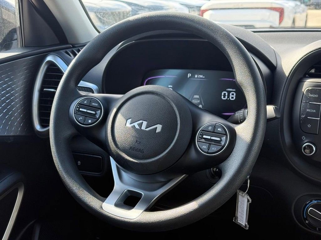Used 2025 Kia Soul LX FWD image 14