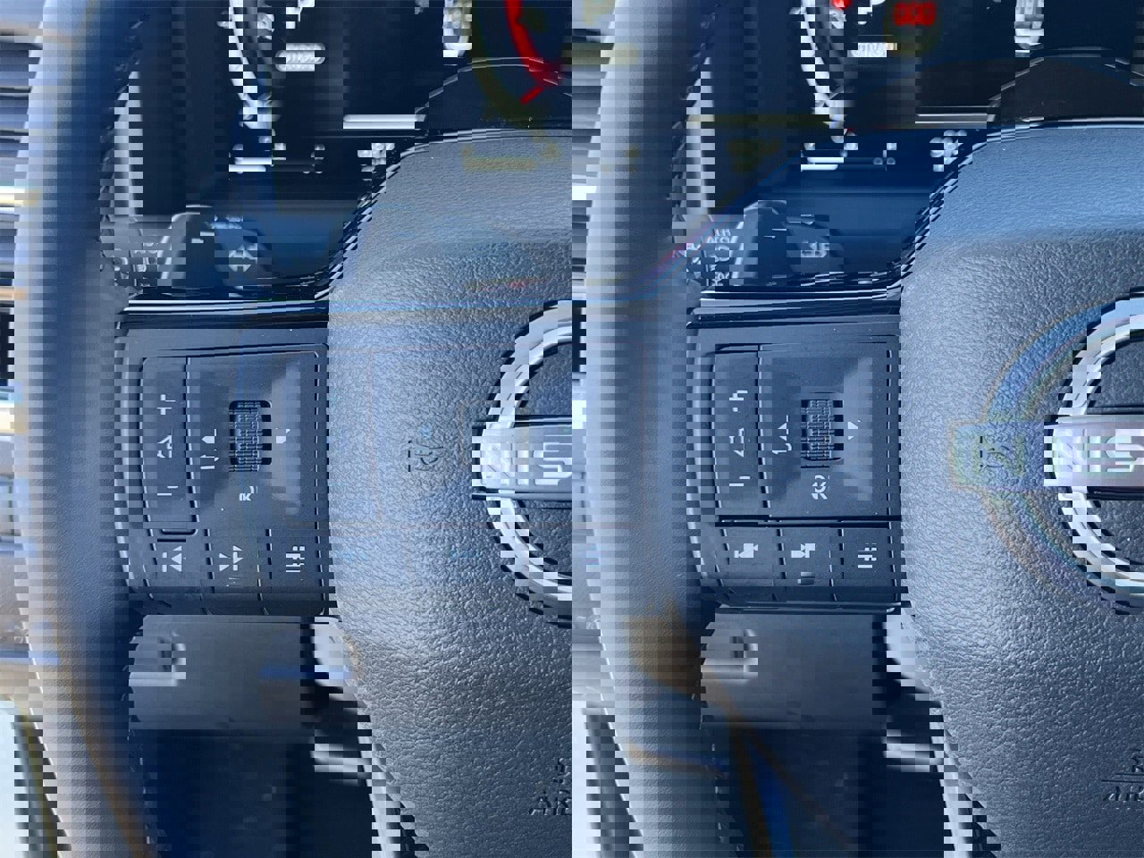 Certified 2025 Nissan Rogue SL w/ Tech Package image 11