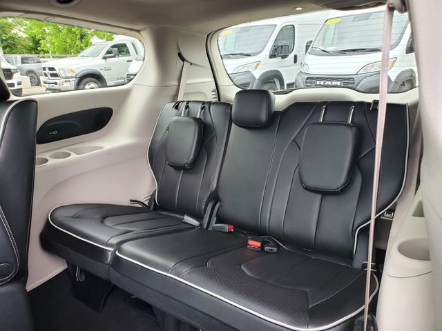 Used 2022 Chrysler Pacifica Limited FWD image 28