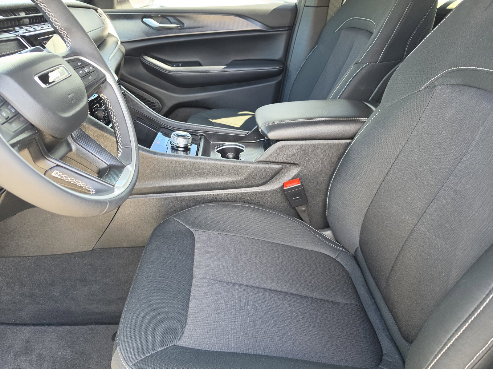 Used 2025 Jeep Grand Cherokee Laredo X w/ Luxury Tech Group I image 11