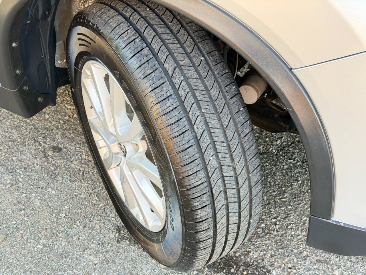 Used 2018 Nissan Rogue SV AWD/4WD image 90