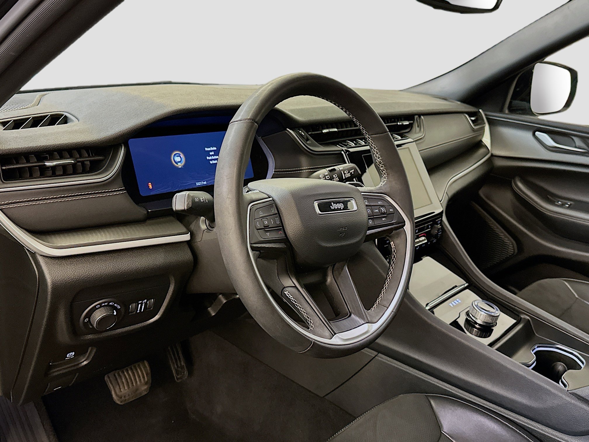 Used 2023 Jeep Grand Cherokee L Altitude image 18