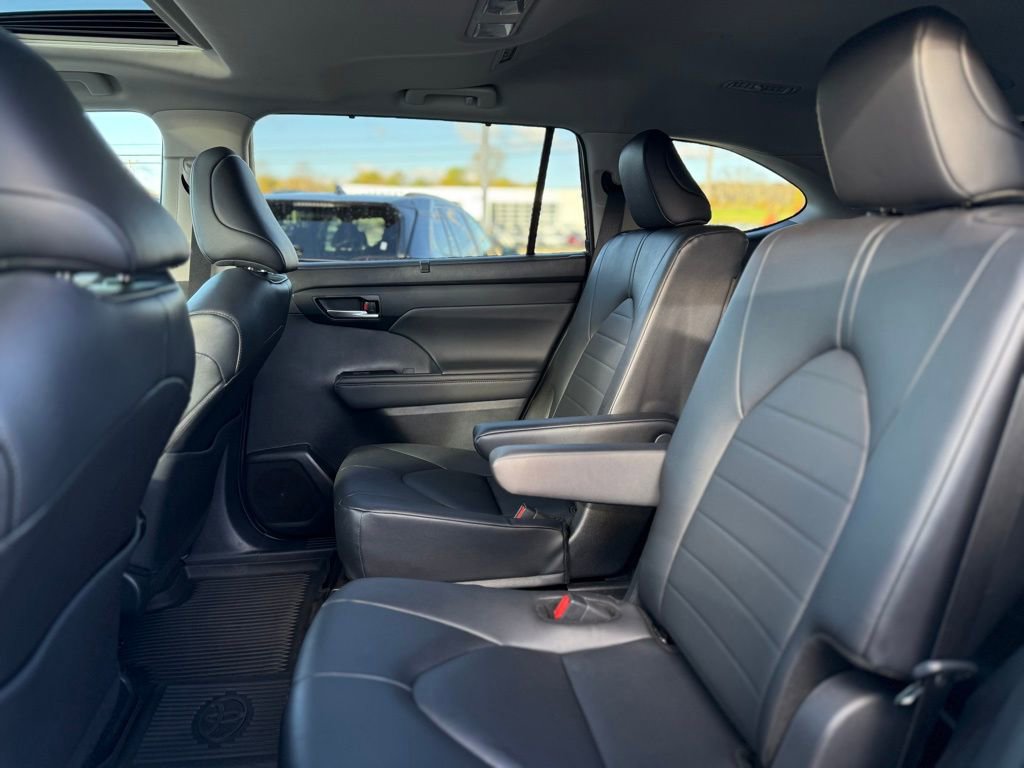 Certified 2024 Toyota Highlander XLE image 9