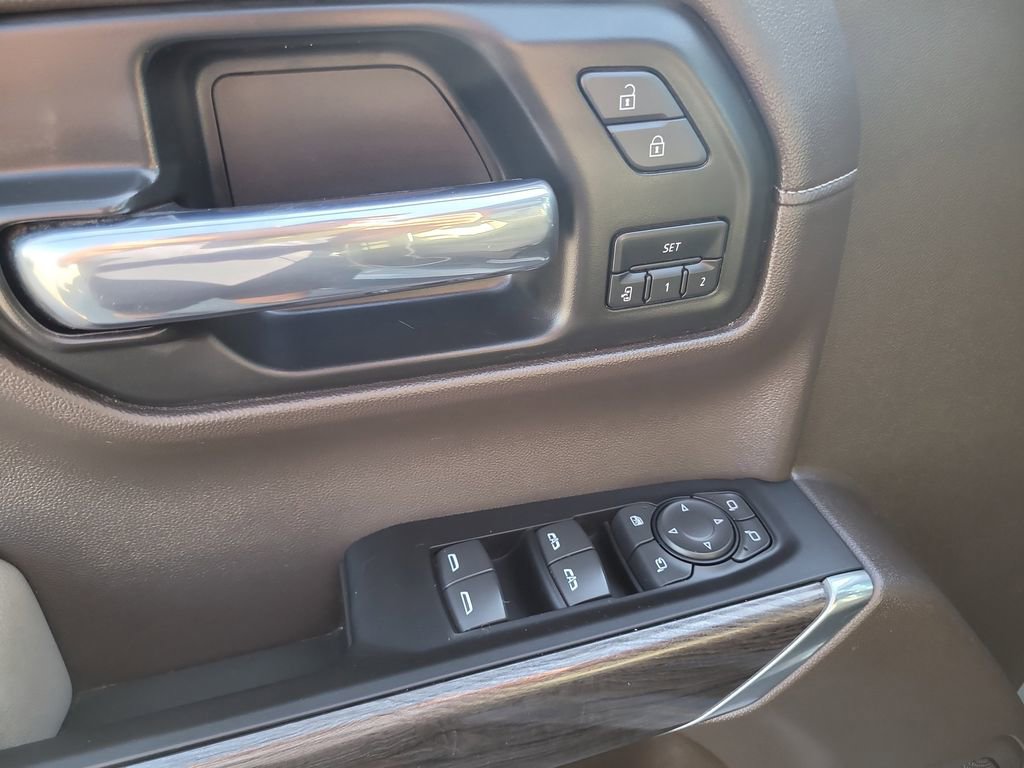 Used 2022 Chevrolet Silverado 1500 LTZ w/ LTZ Premium Package image 16