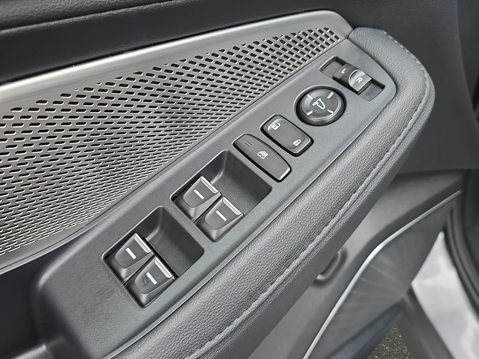 Used 2024 Acura MDX SH-AWD image 29