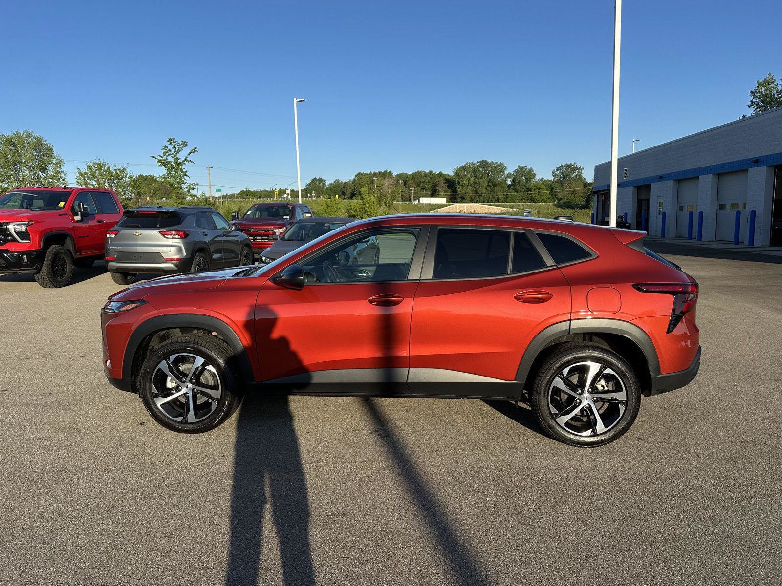 Used 2024 Chevrolet Trax RS w/ Driver Confidence Package FWD image 2