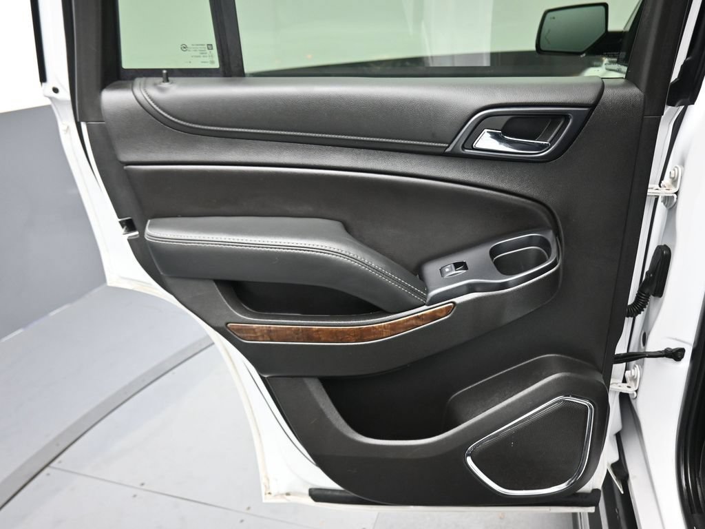Used 2019 Chevrolet Tahoe LT w/ Luxury Package AWD/4WD image 28