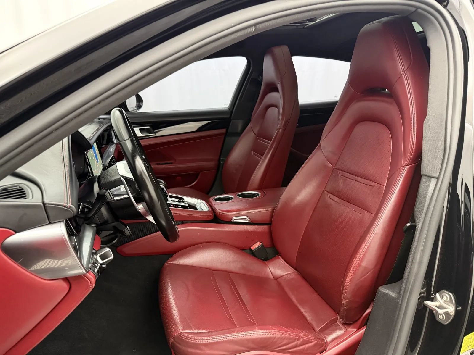 Used 2018 Porsche Panamera RWD image 13