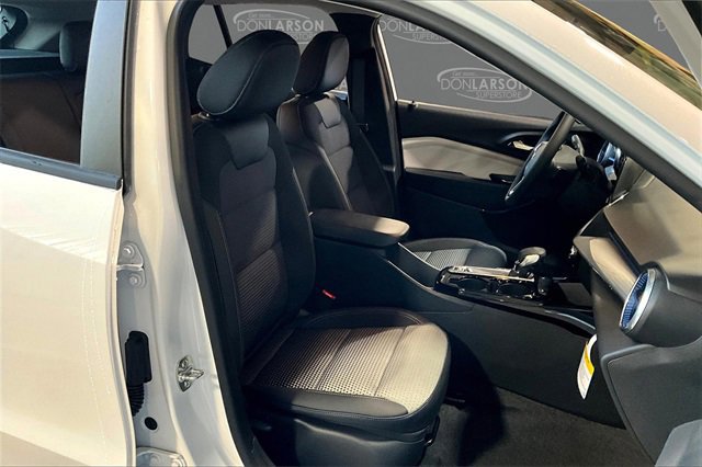 New 2025 Chevrolet Trax LT w/ Driver Confidence Package image 11