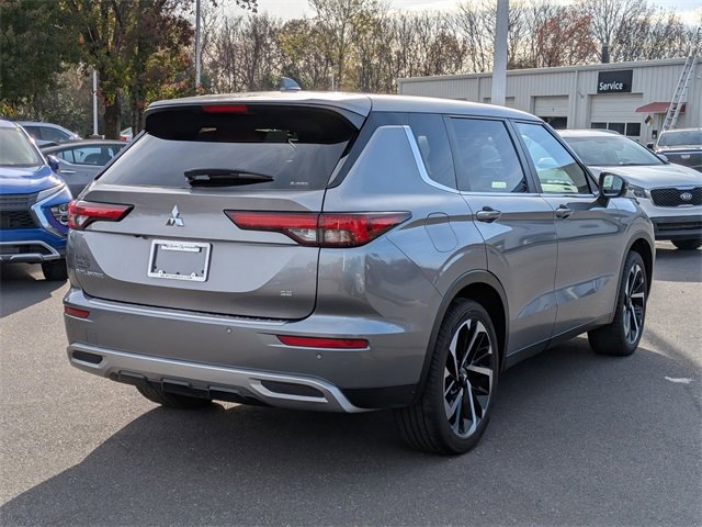 Used 2022 Mitsubishi Outlander SE image 3