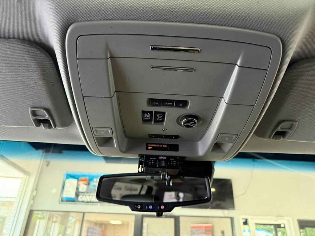 Used 2018 Chevrolet Suburban LT AWD/4WD image 20