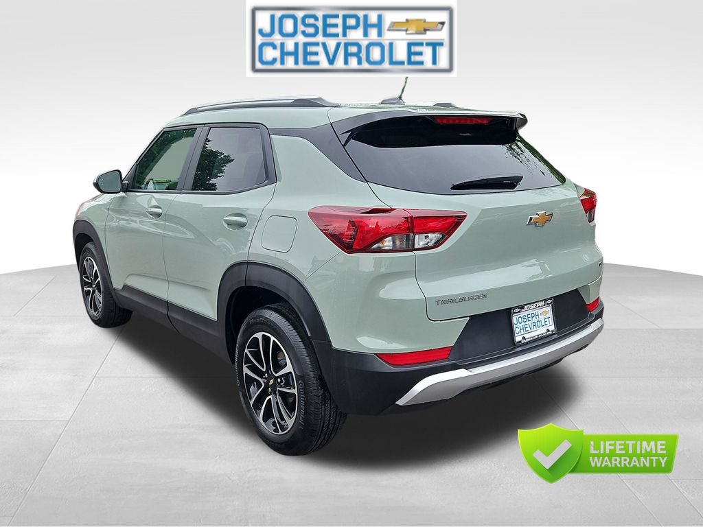 Used 2026 Chevrolet TrailBlazer LT FWD image 3