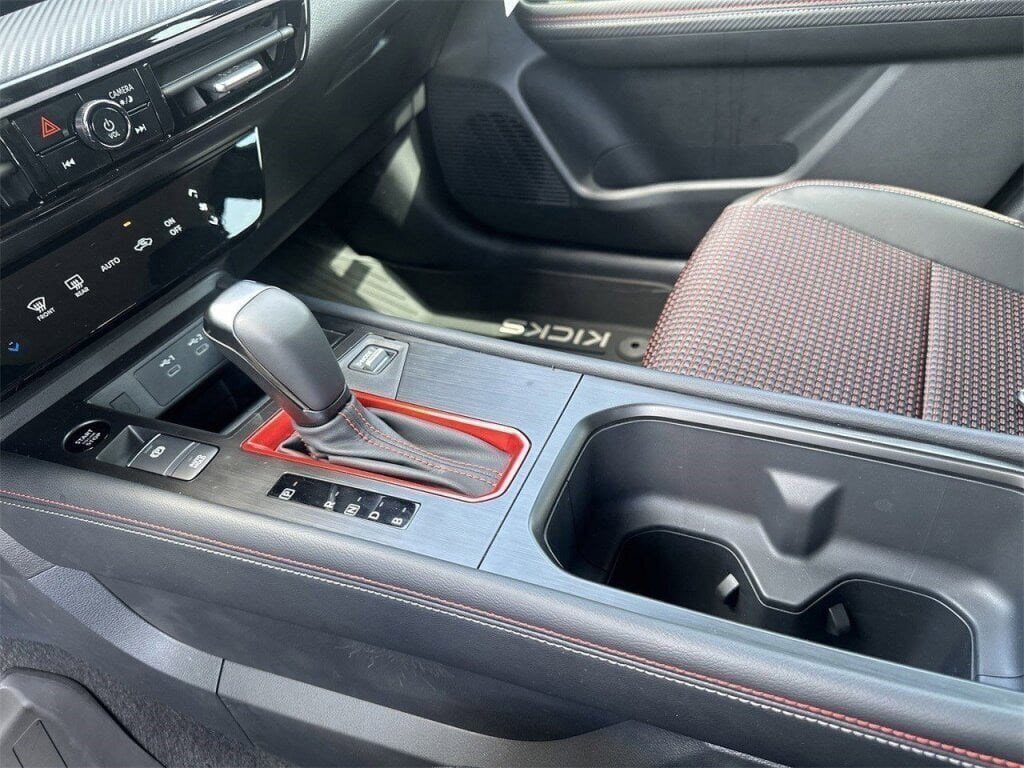 New 2025 Nissan Kicks SR image 38