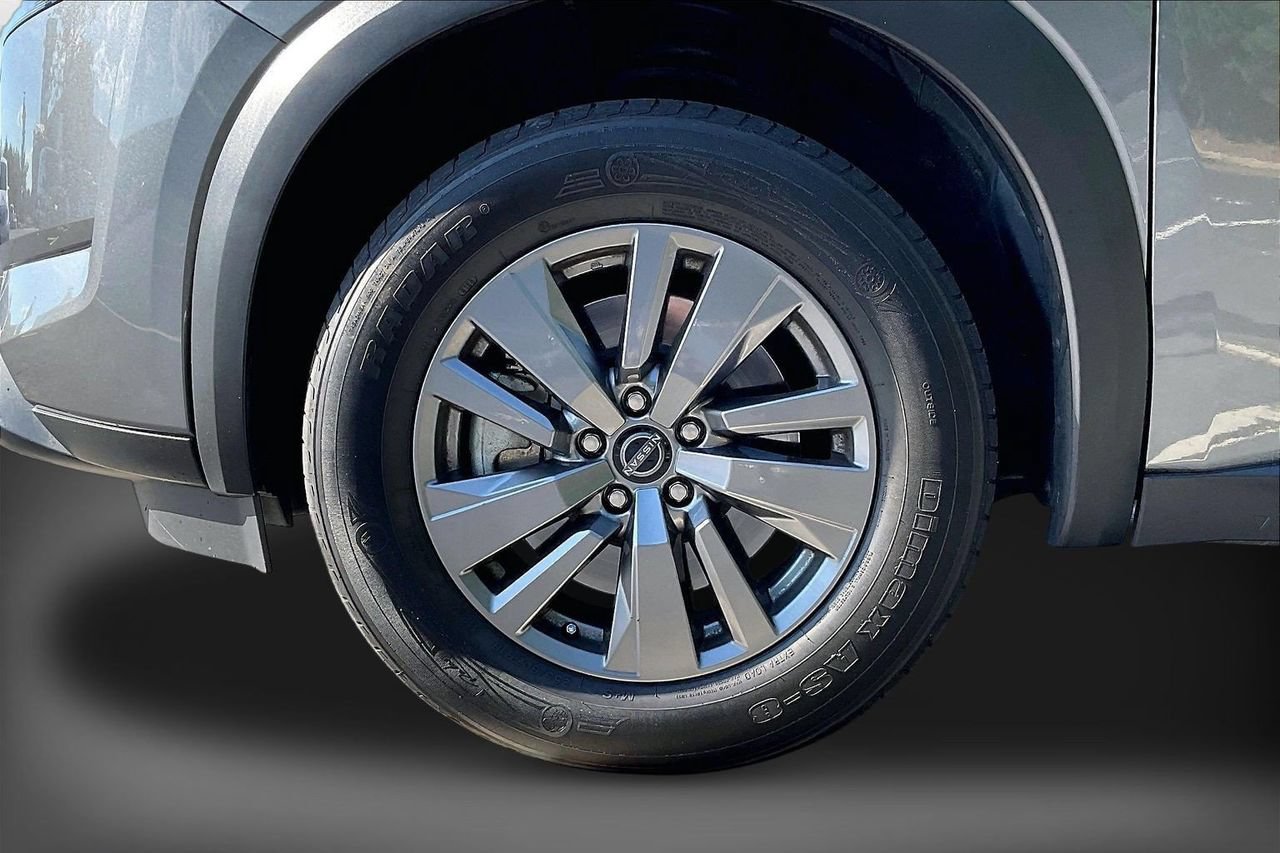 Used 2025 Nissan Pathfinder SV AWD/4WD image 33