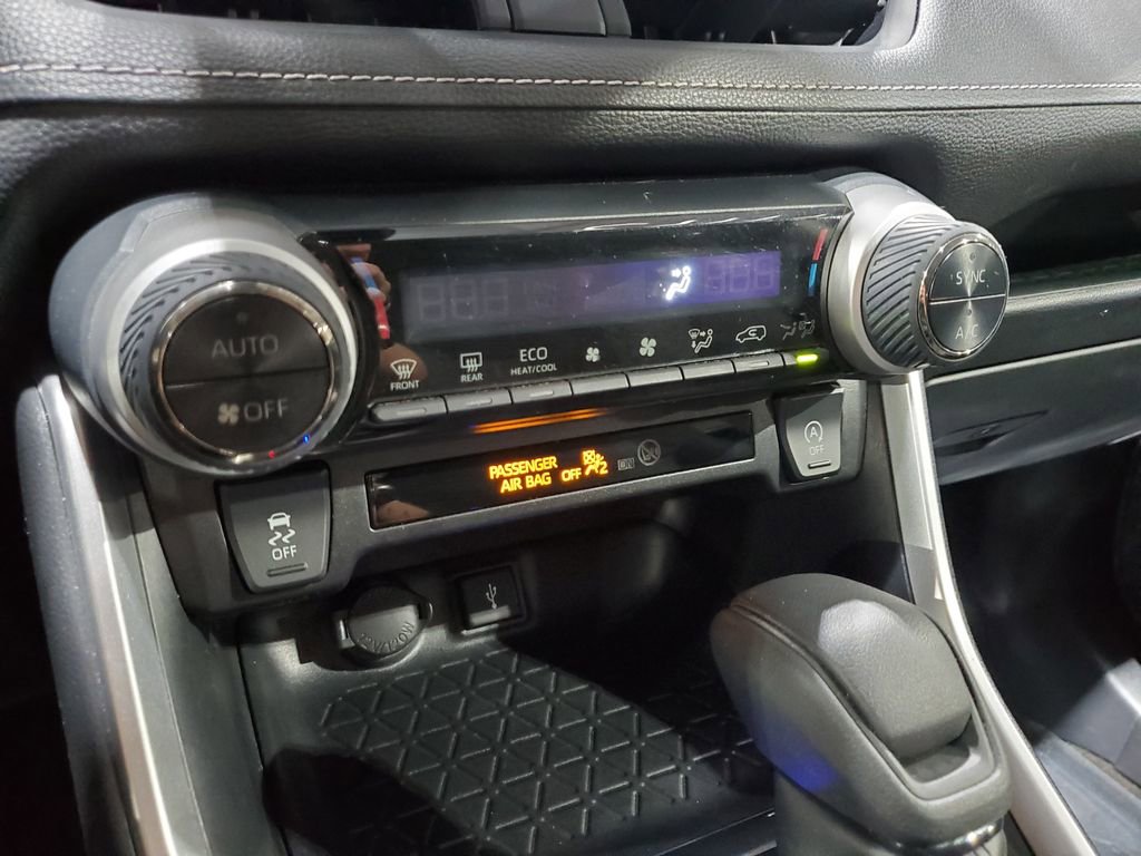 Used 2022 Toyota RAV4 XLE FWD image 16