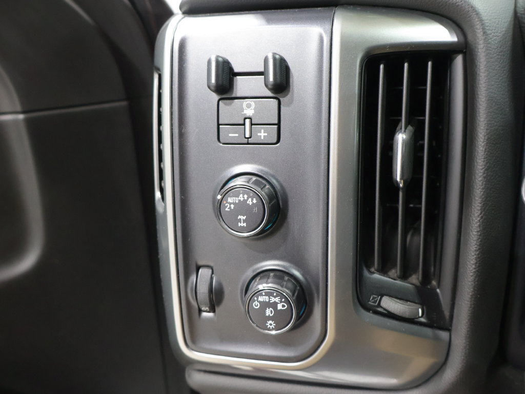 Used 2018 Chevrolet Silverado 1500 LT w/ All Star Edition AWD/4WD image 30