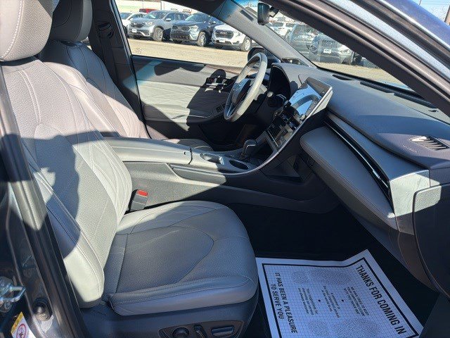 Used 2019 Toyota Avalon Limited FWD image 19