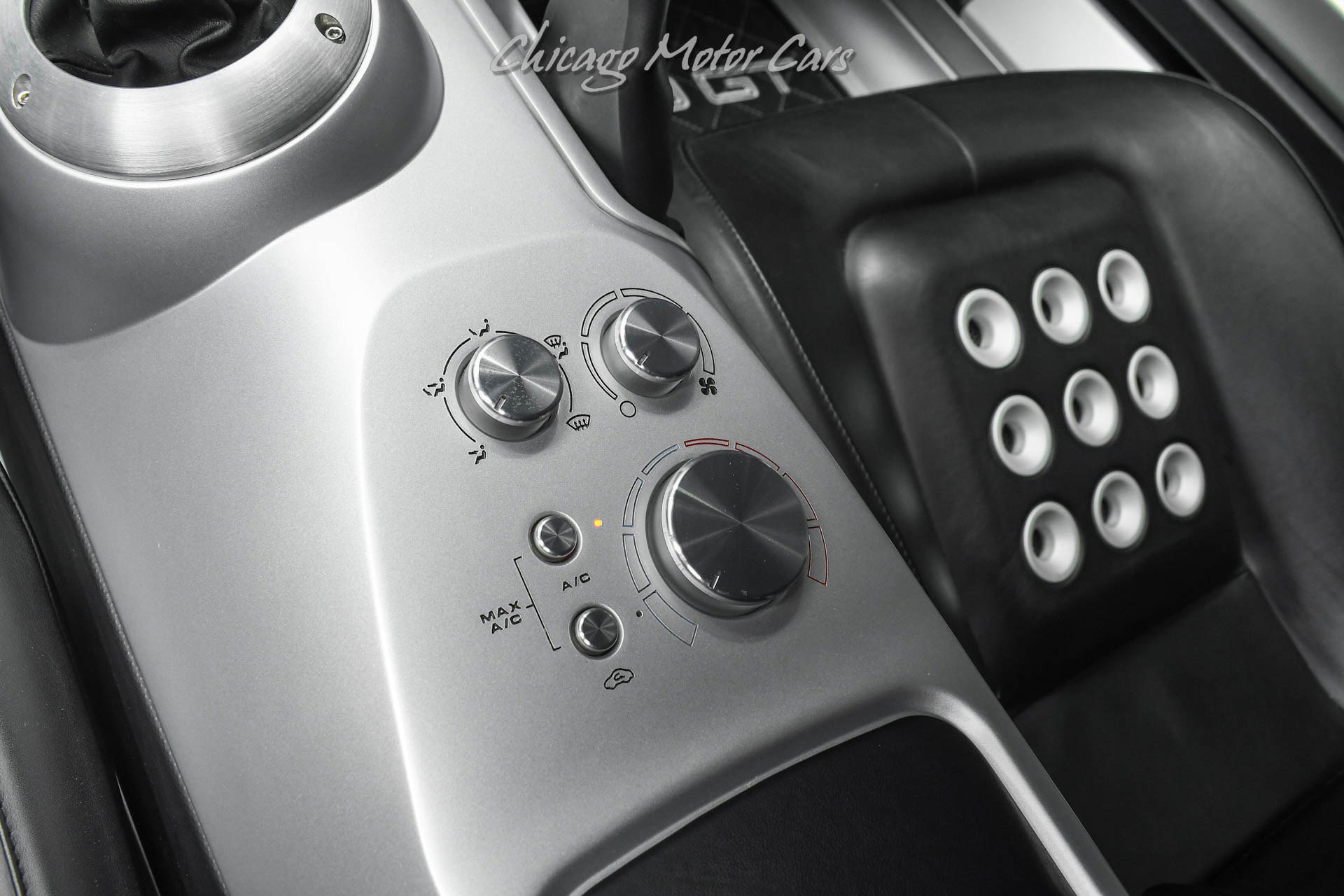 Used 2005 Ford GT RWD image 17