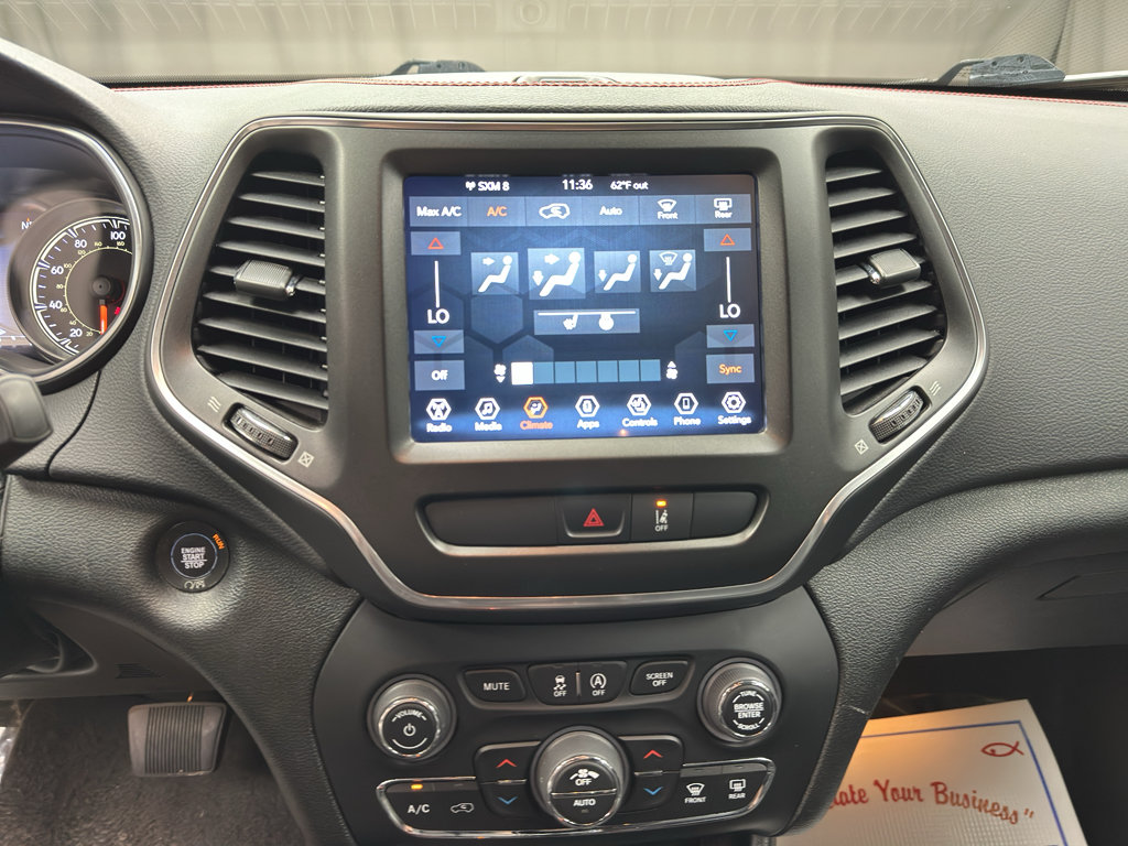 Used 2022 Jeep Cherokee Trailhawk AWD/4WD image 11