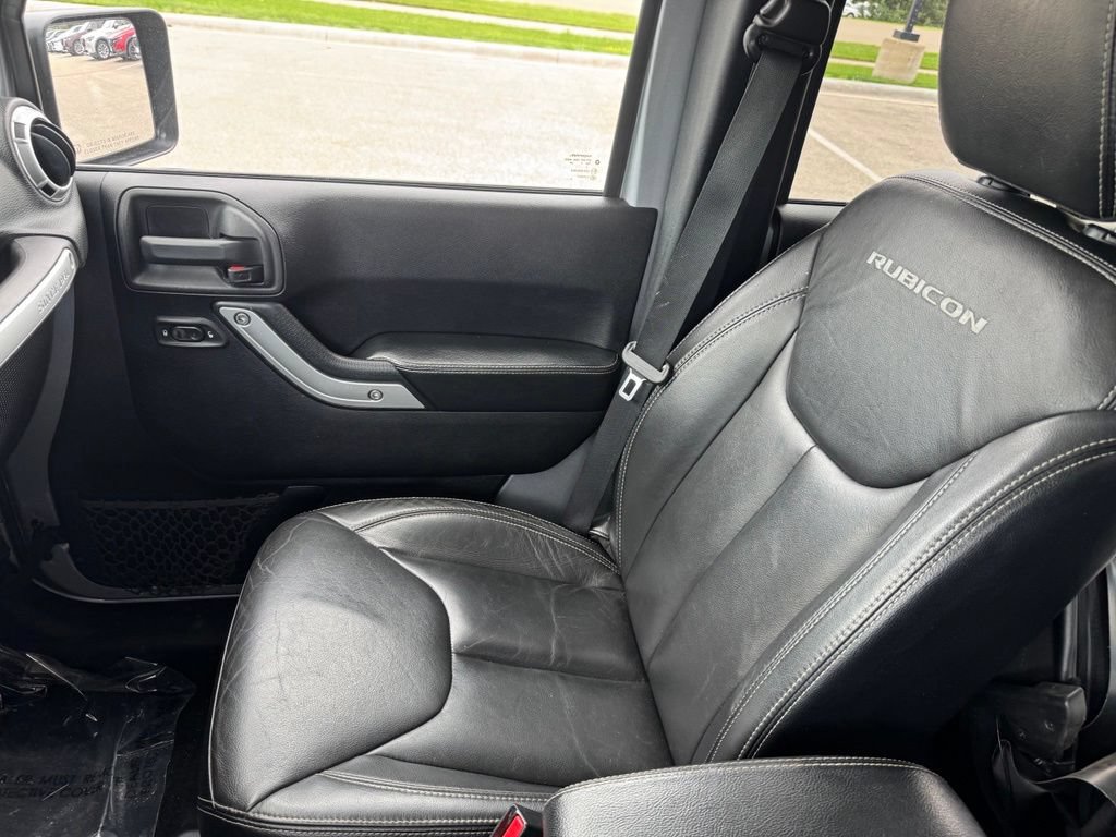 Used 2015 Jeep Wrangler Unlimited Rubicon AWD/4WD image 16